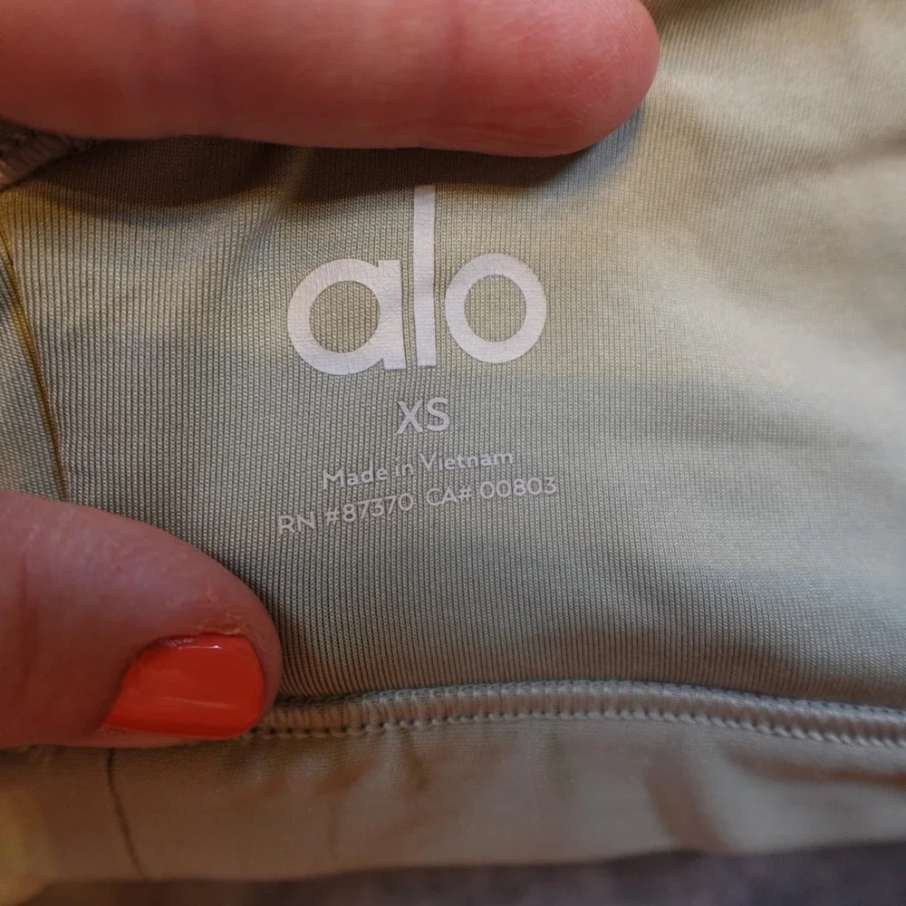 Alo Yoga Sports Bra Women Extra Small Sage Green Airlift Intrigue Strappy Gym